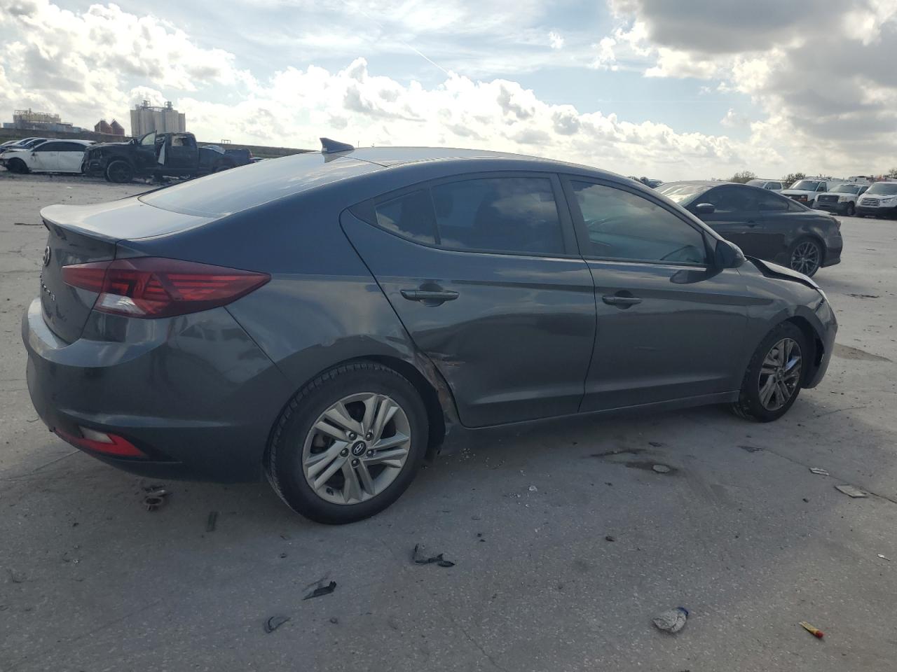 2020 Hyundai Elantra - Image 3