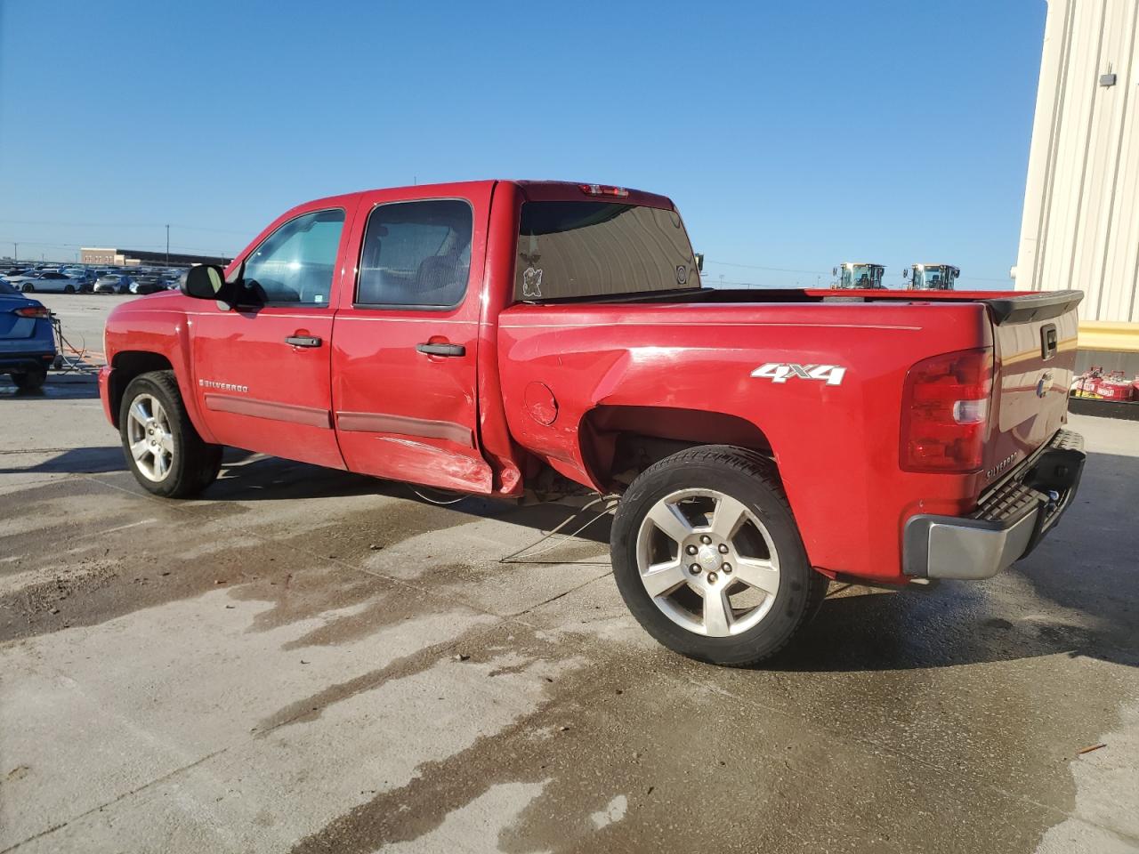 2009 Chevrolet Silverado - Image 2
