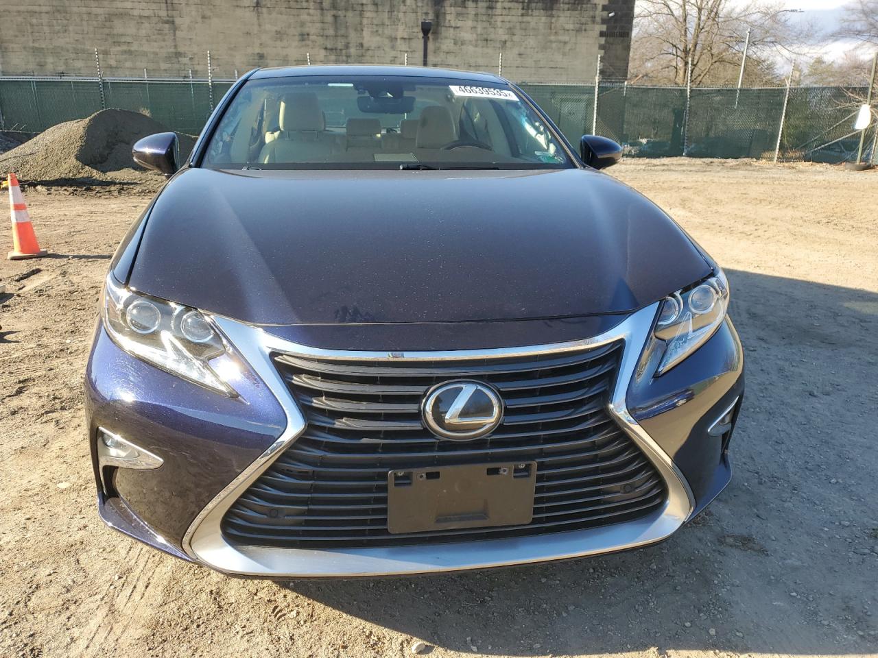 2017 Lexus ES - Image 5