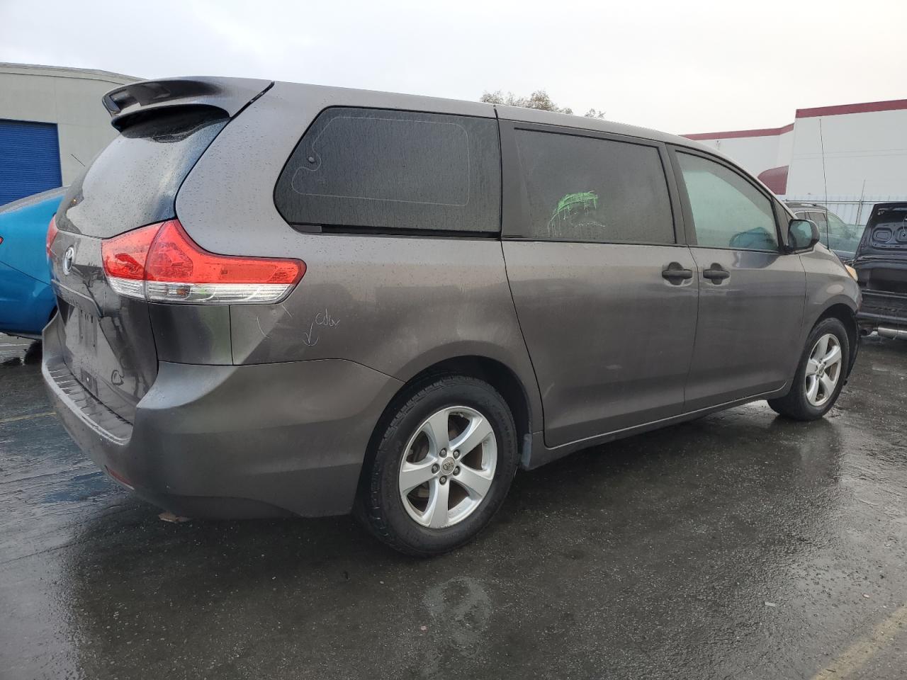 2012 Toyota Sienna - Image 3