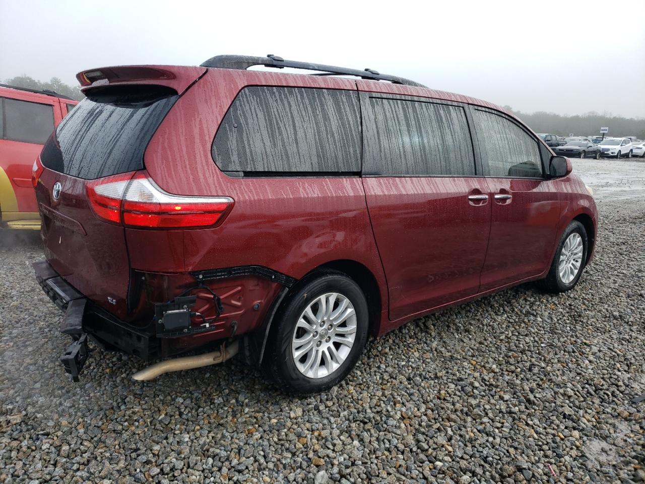 2015 Toyota Sienna - Image 3