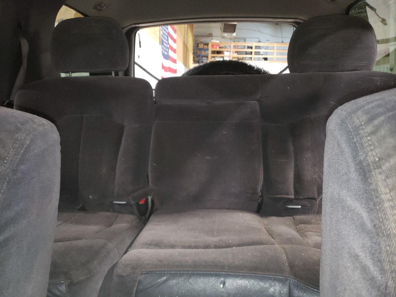 2002 Chevrolet Tahoe - Image 10