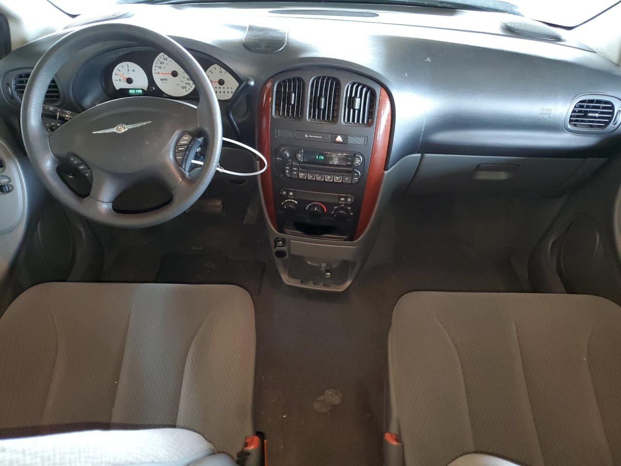 2006 Chrysler Town & Country - Image 8
