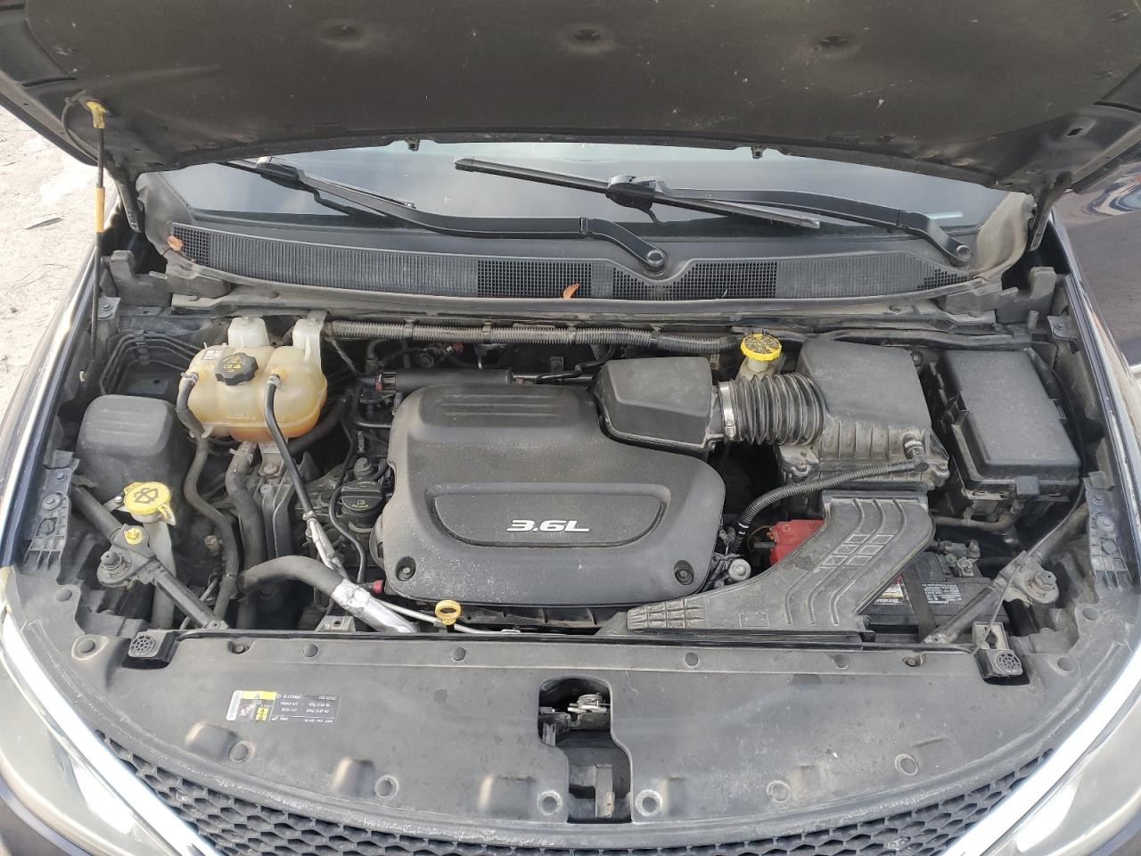 2017 Chrysler Pacifica - Image 12