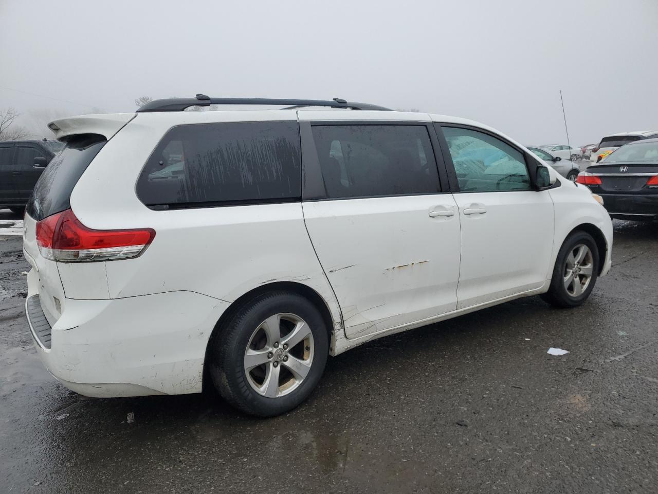 2011 Toyota Sienna - Image 3