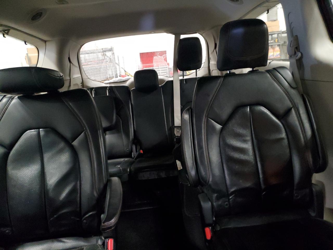 2017 Chrysler Pacifica - Image 10