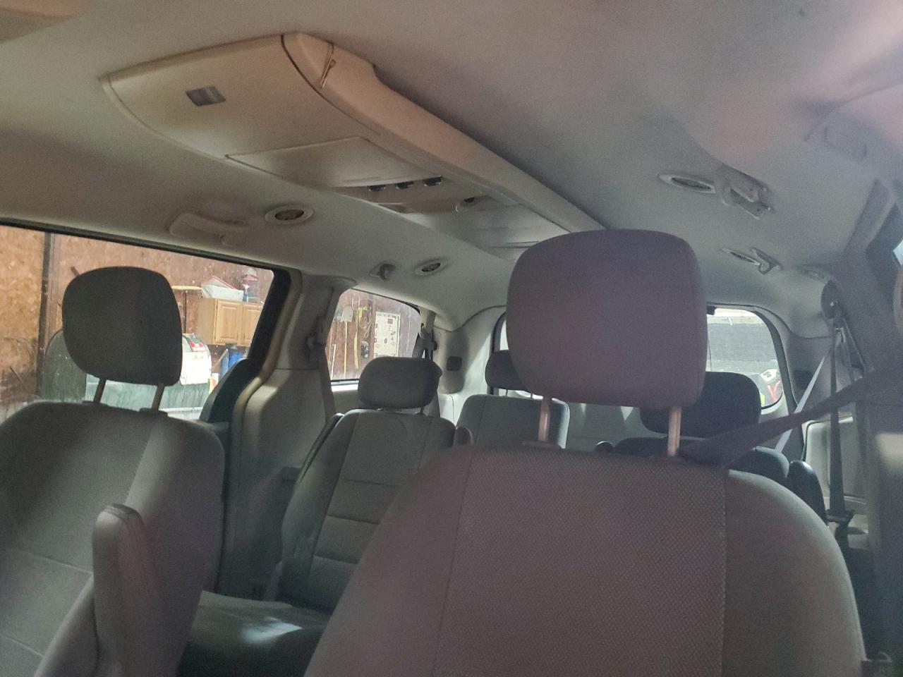 2009 Dodge Caravan - Image 10