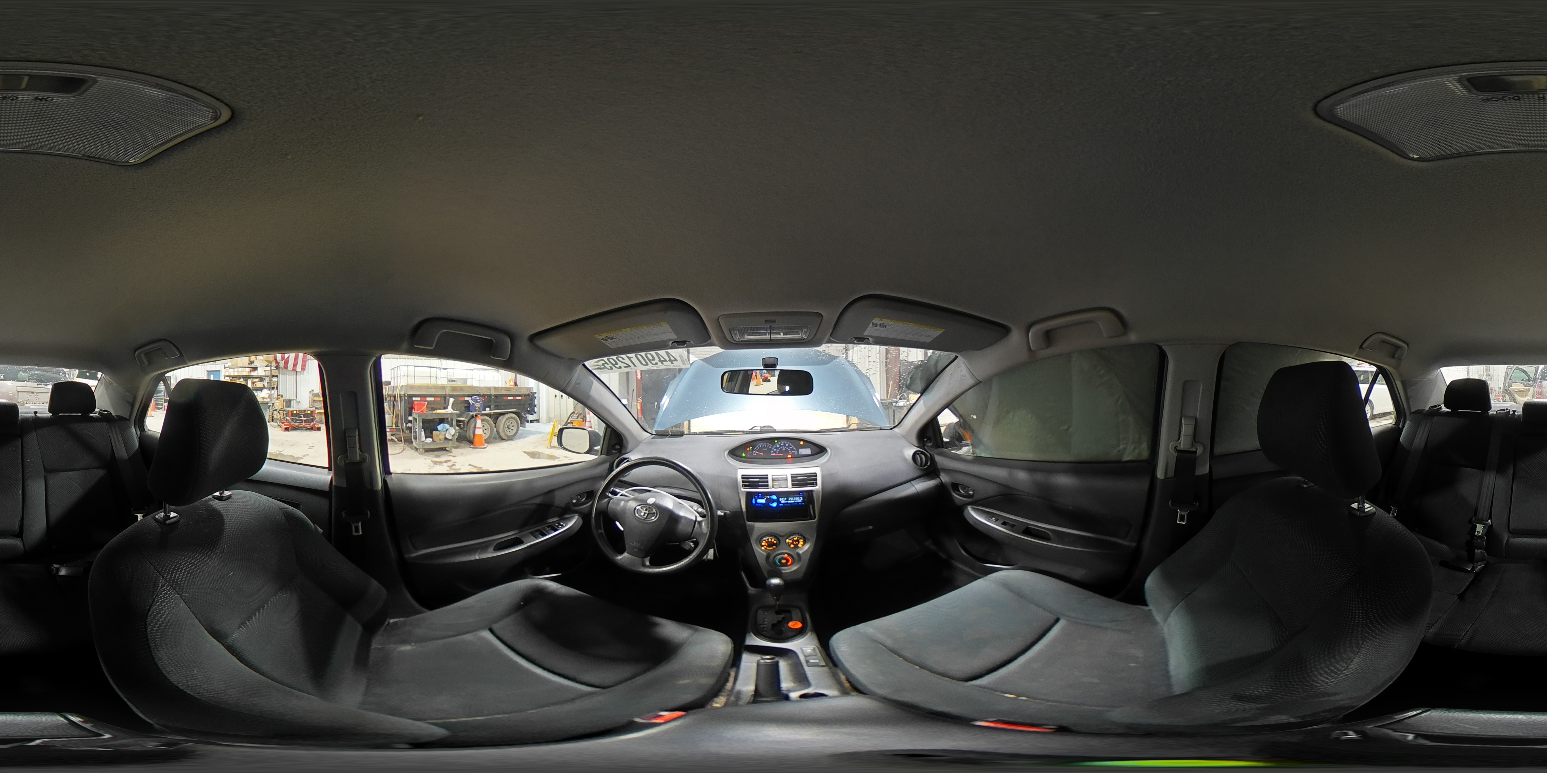 2012 Toyota Yaris - Image 14