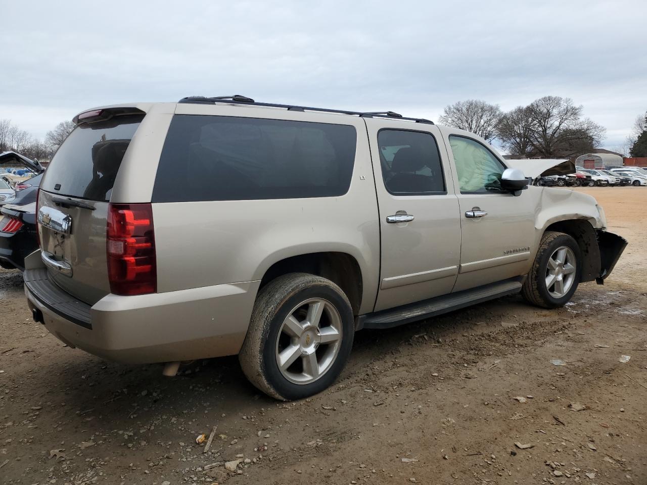 2007 Chevrolet Suburban - Image 3