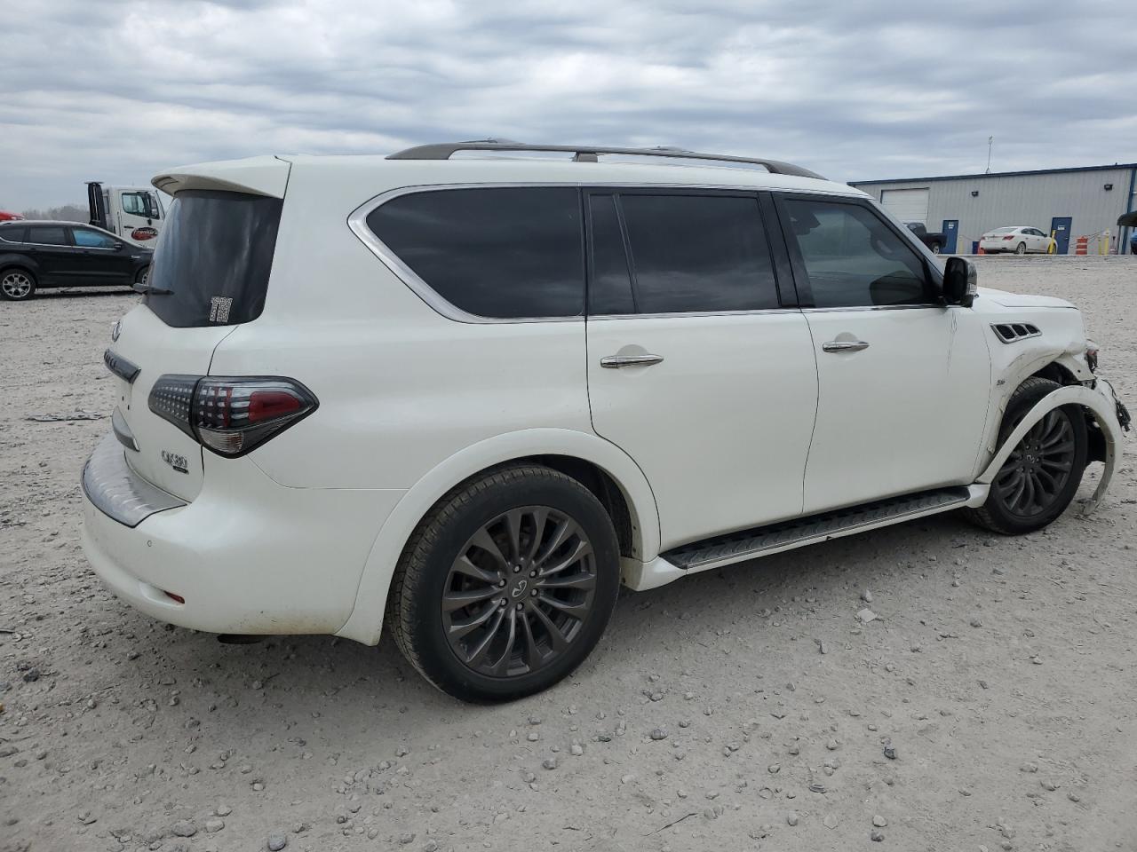 2017 Infiniti QX80 - Image 3