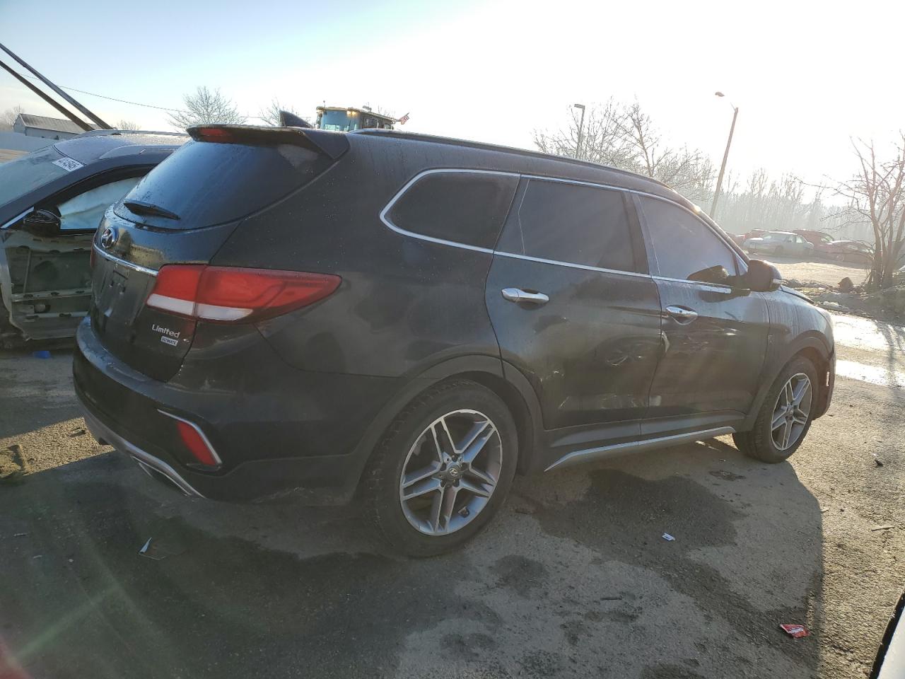 2018 Hyundai Santa Fe - Image 3