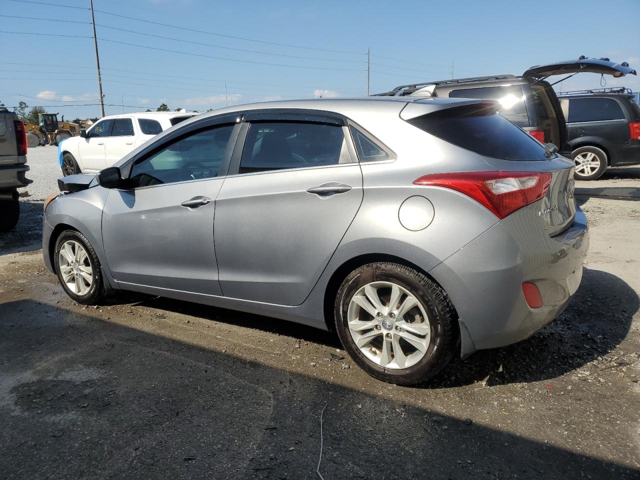 2013 Hyundai Elantra - Image 2