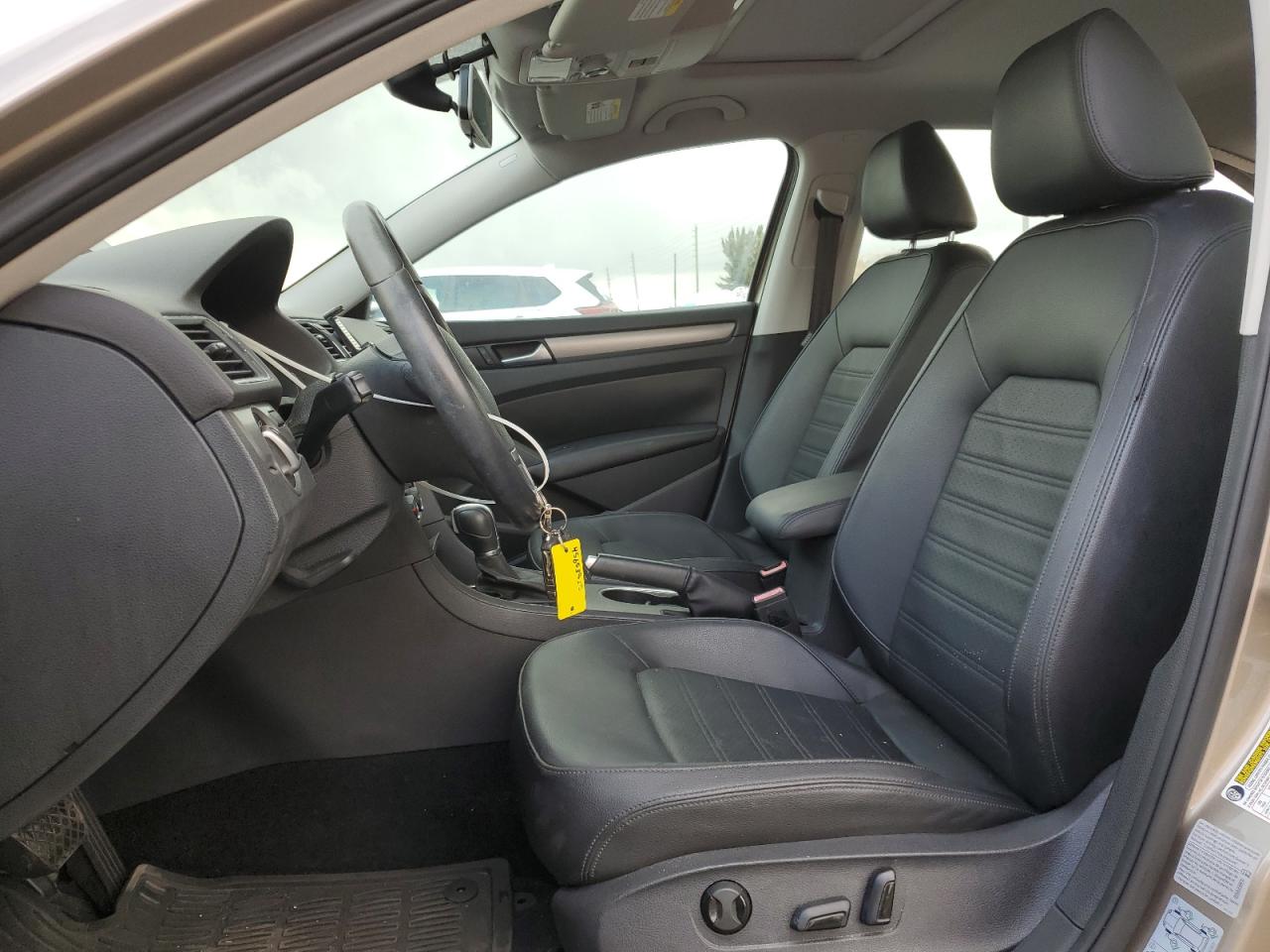 2015 Volkswagen Passat - Image 7
