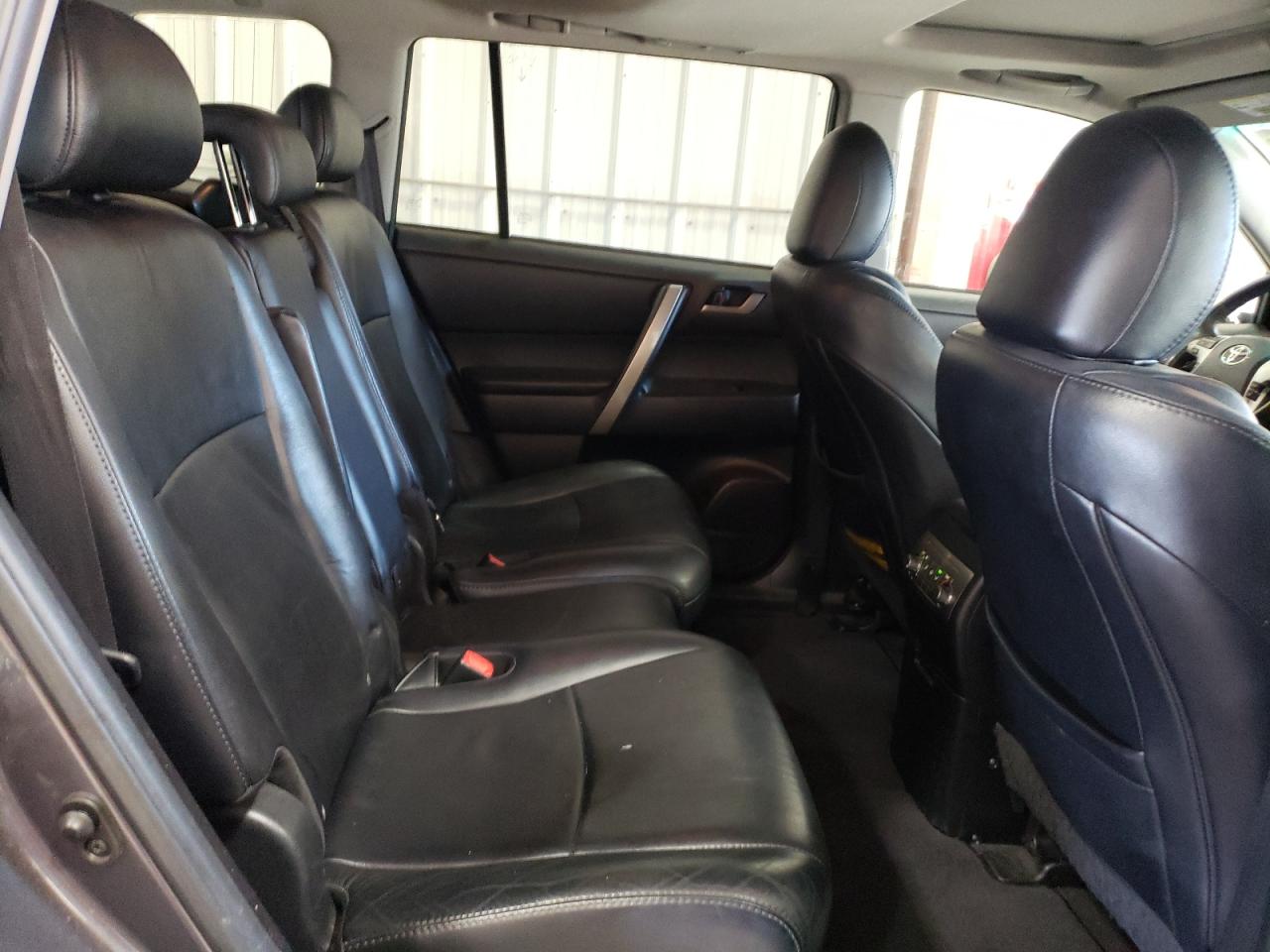 2011 Toyota Highlander - Image 11