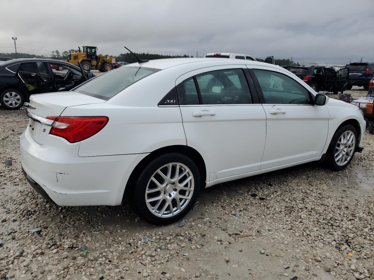 2013 Chrysler 200 - Image 3