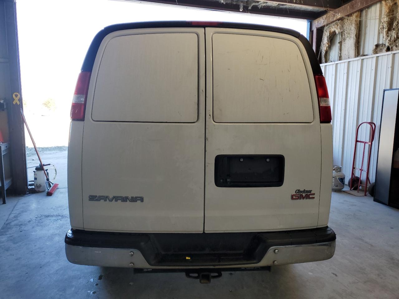 2018 GMC Savana - Image 6