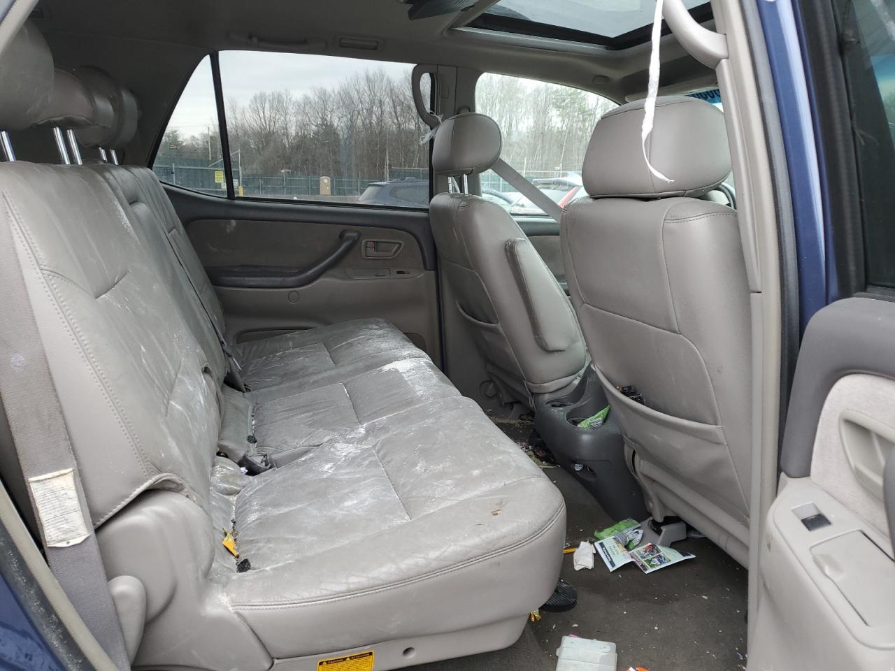 2004 Toyota Sequoia - Image 12
