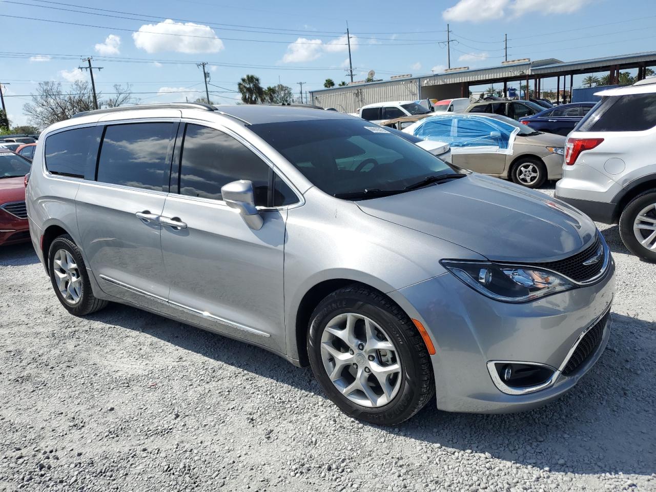 2017 Chrysler Pacifica - Image 4