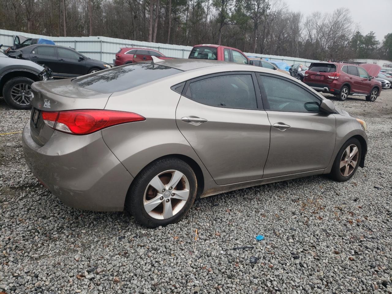 2013 Hyundai Elantra - Image 3