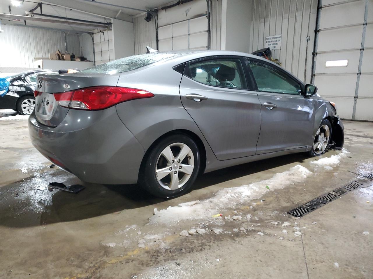 2013 Hyundai Elantra - Image 3