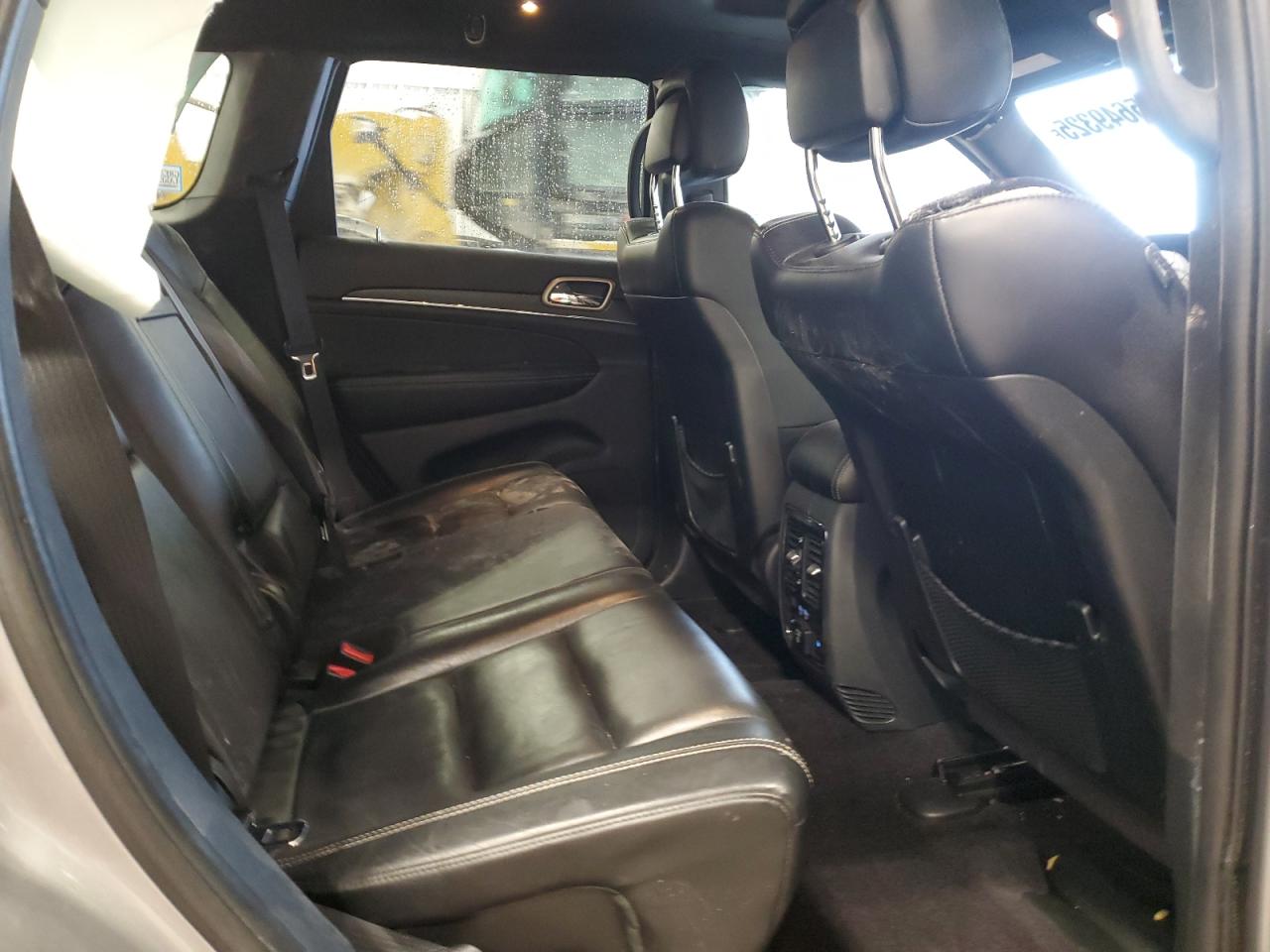 2017 Jeep Grand Cherokee - Image 11