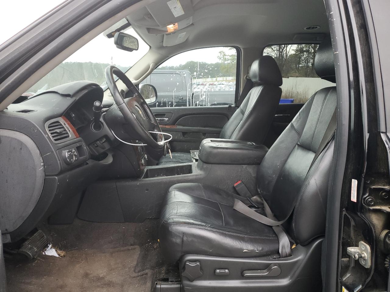 2010 Chevrolet Suburban - Image 7