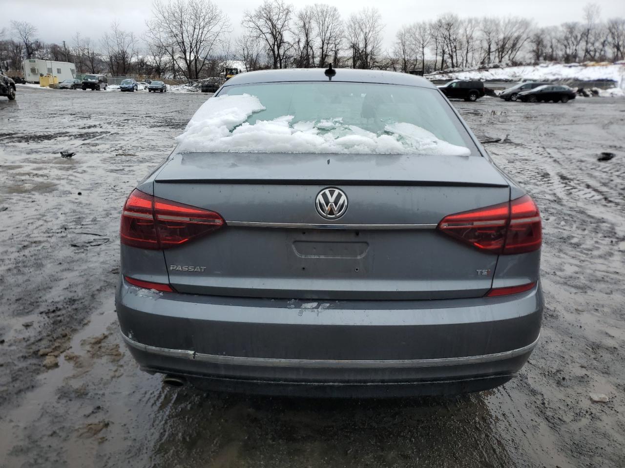 2017 Volkswagen Passat - Image 6