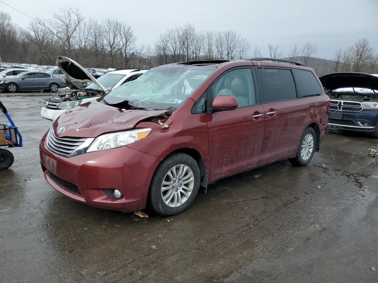2017 Toyota Sienna - Image 1