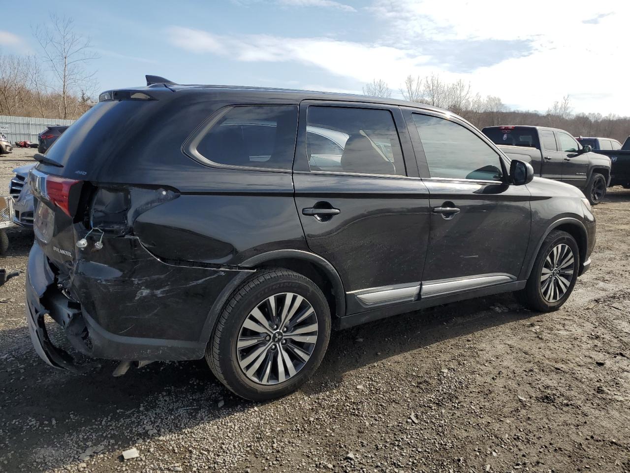 2019 Mitsubishi Outlander - Image 3