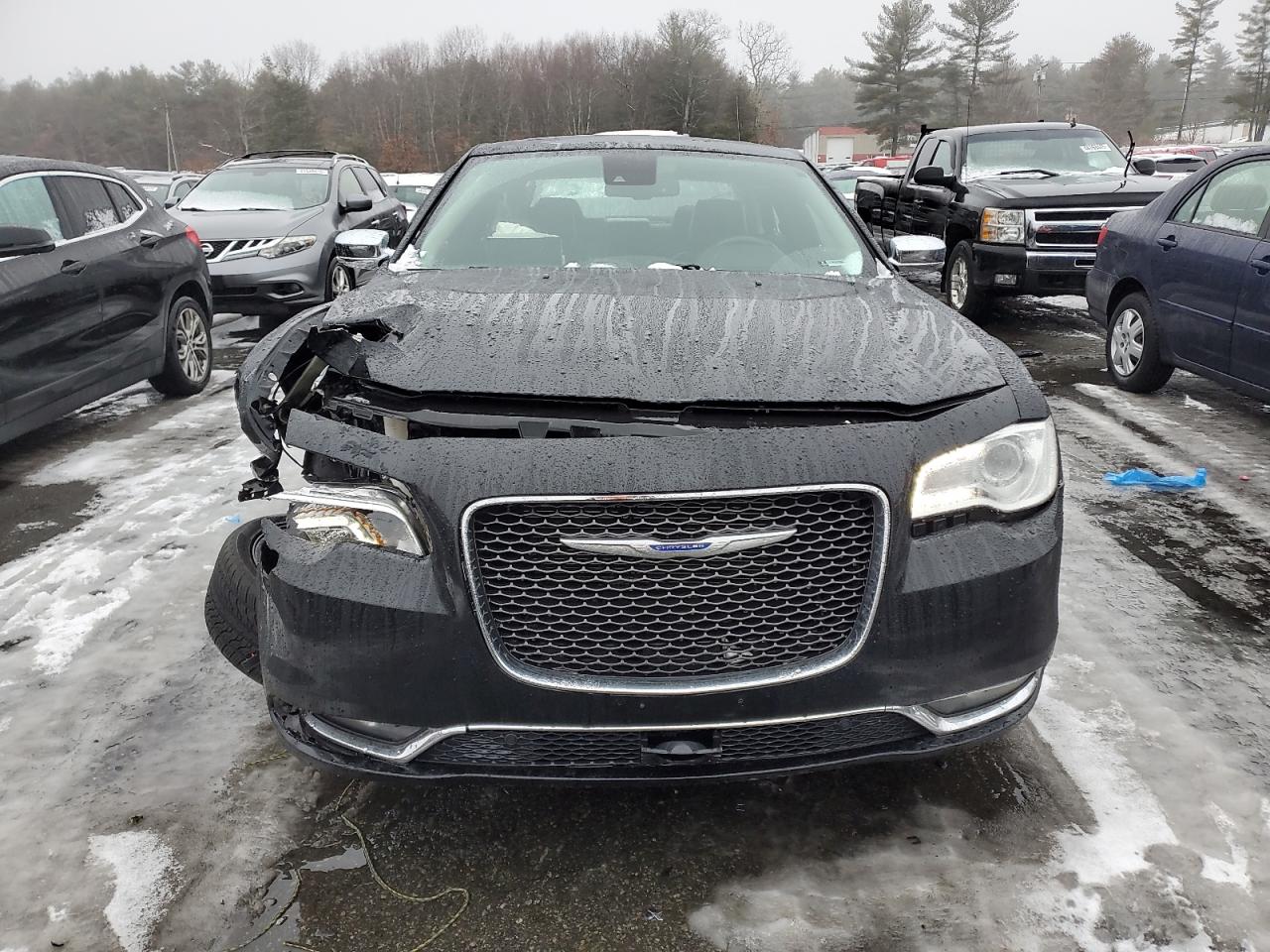 2018 Chrysler 300 - Image 5