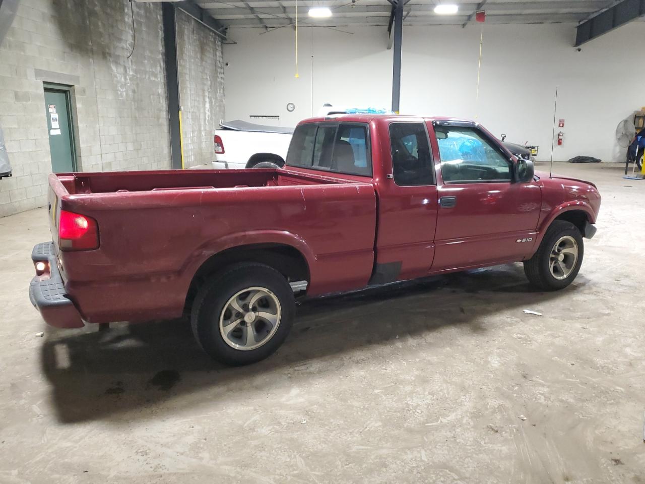 2000 Chevrolet S-10 Pickup - Image 3