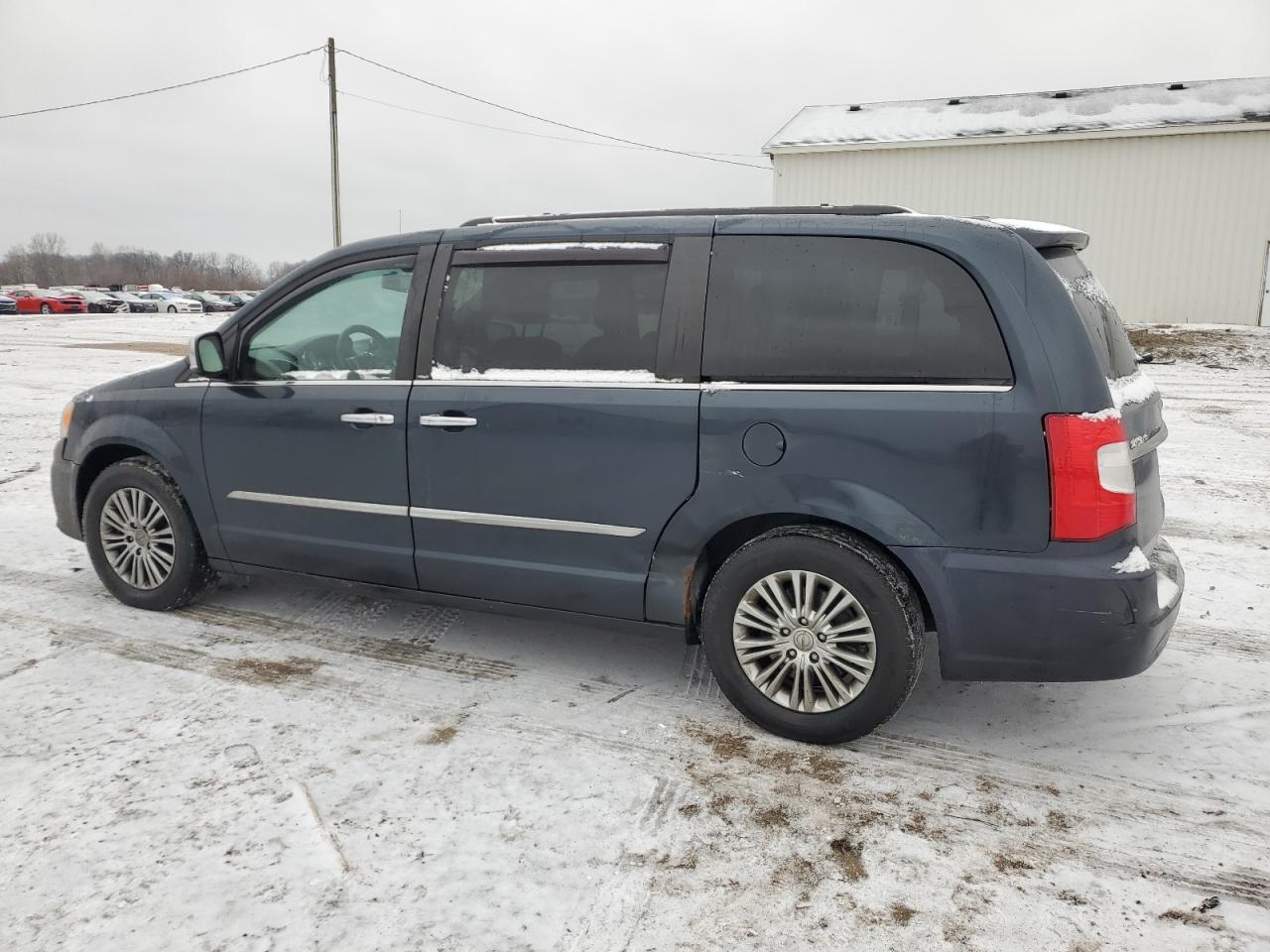 2014 Chrysler Town & Country - Image 2