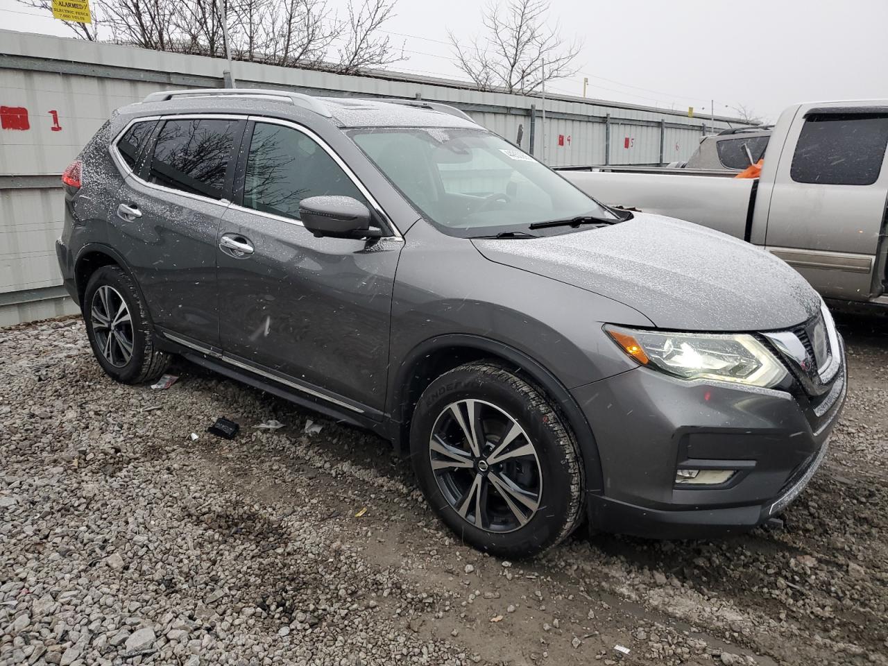 5N1AT2MVXHC858076 NISSAN ROGUE 2017