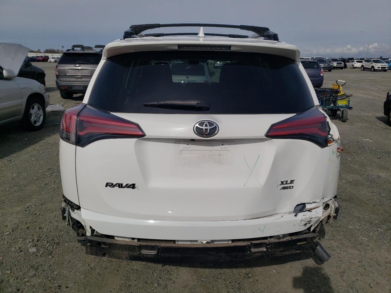 2018 Toyota RAV 4 - Image 6