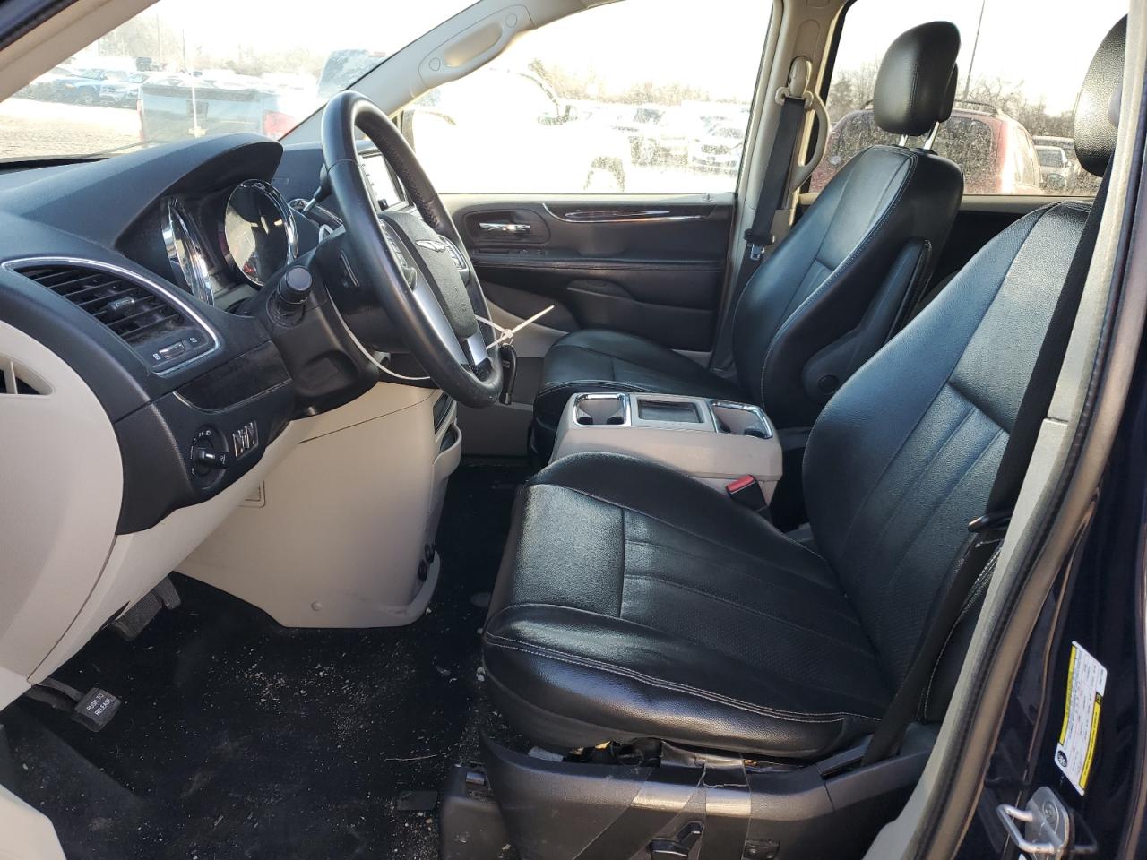 2012 Chrysler Town & Country - Image 7