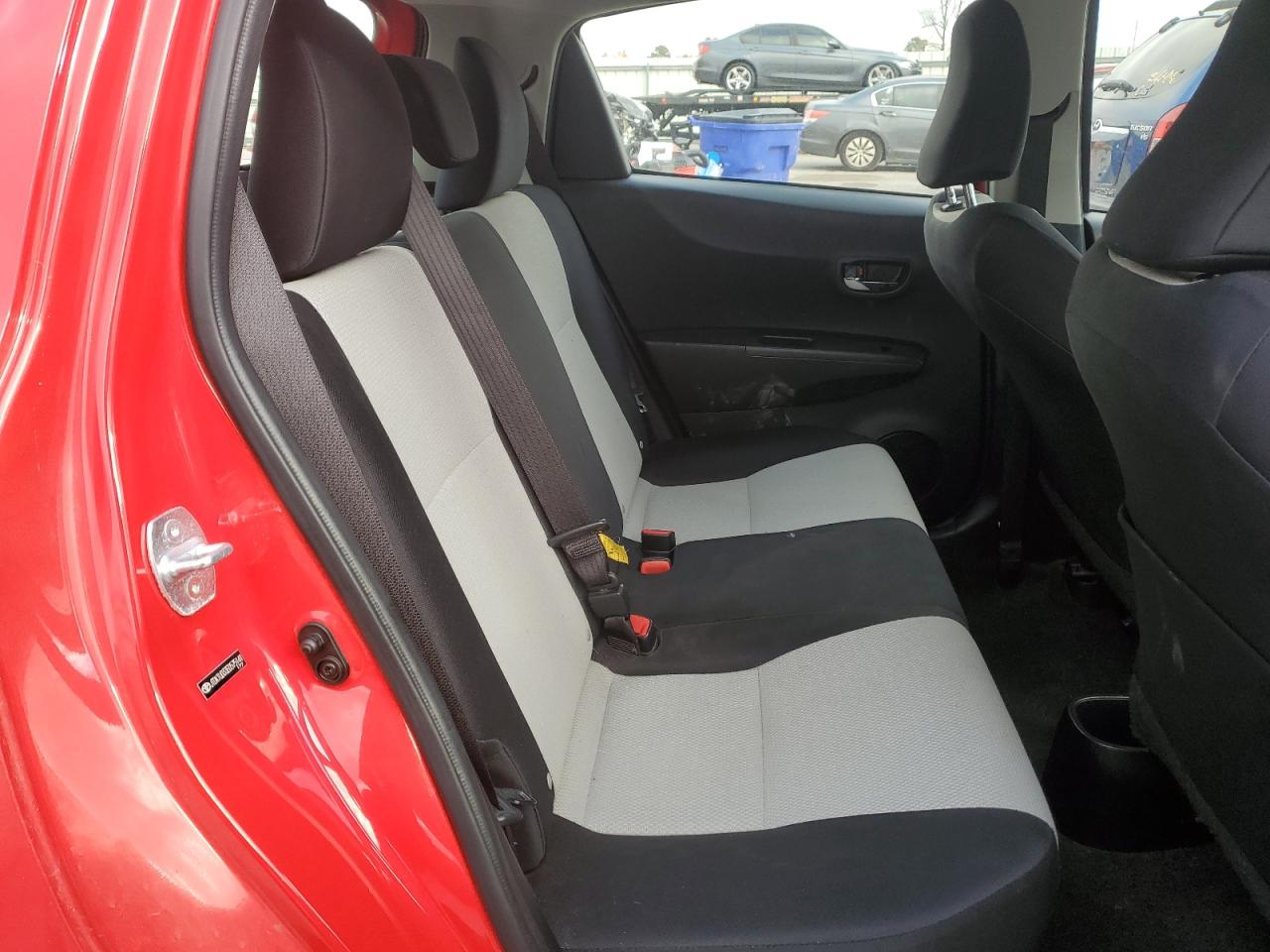 2014 Toyota Yaris - Image 11