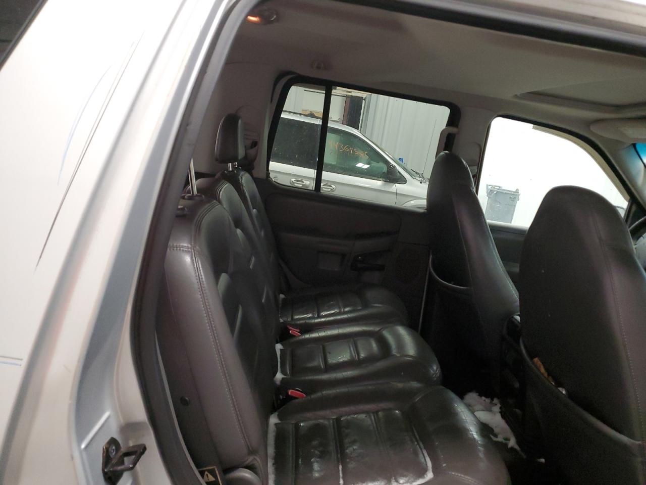 2002 Ford Explorer - Image 11