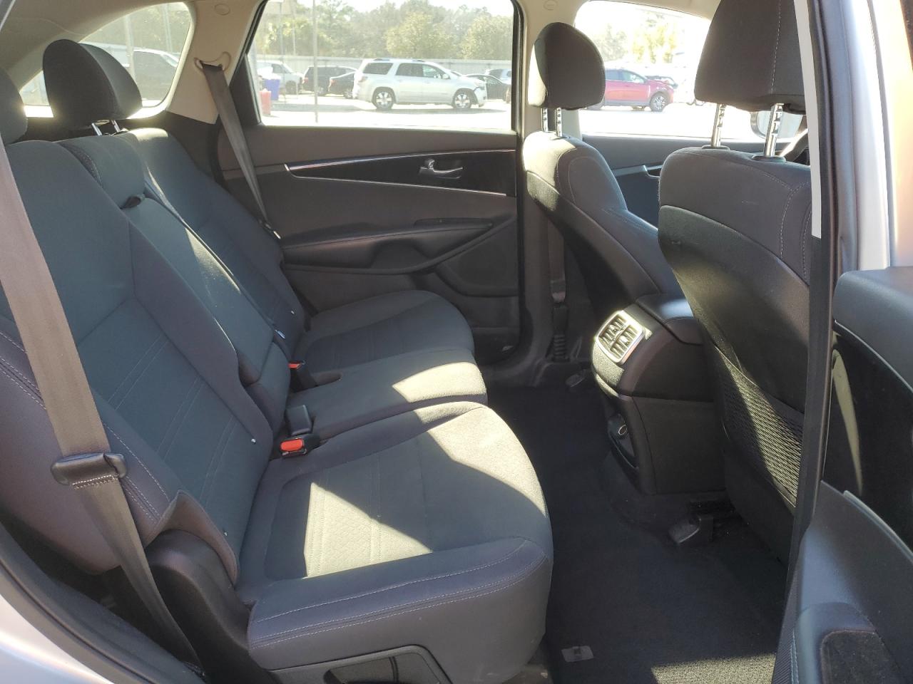 2018 Kia Sorento - Image 11