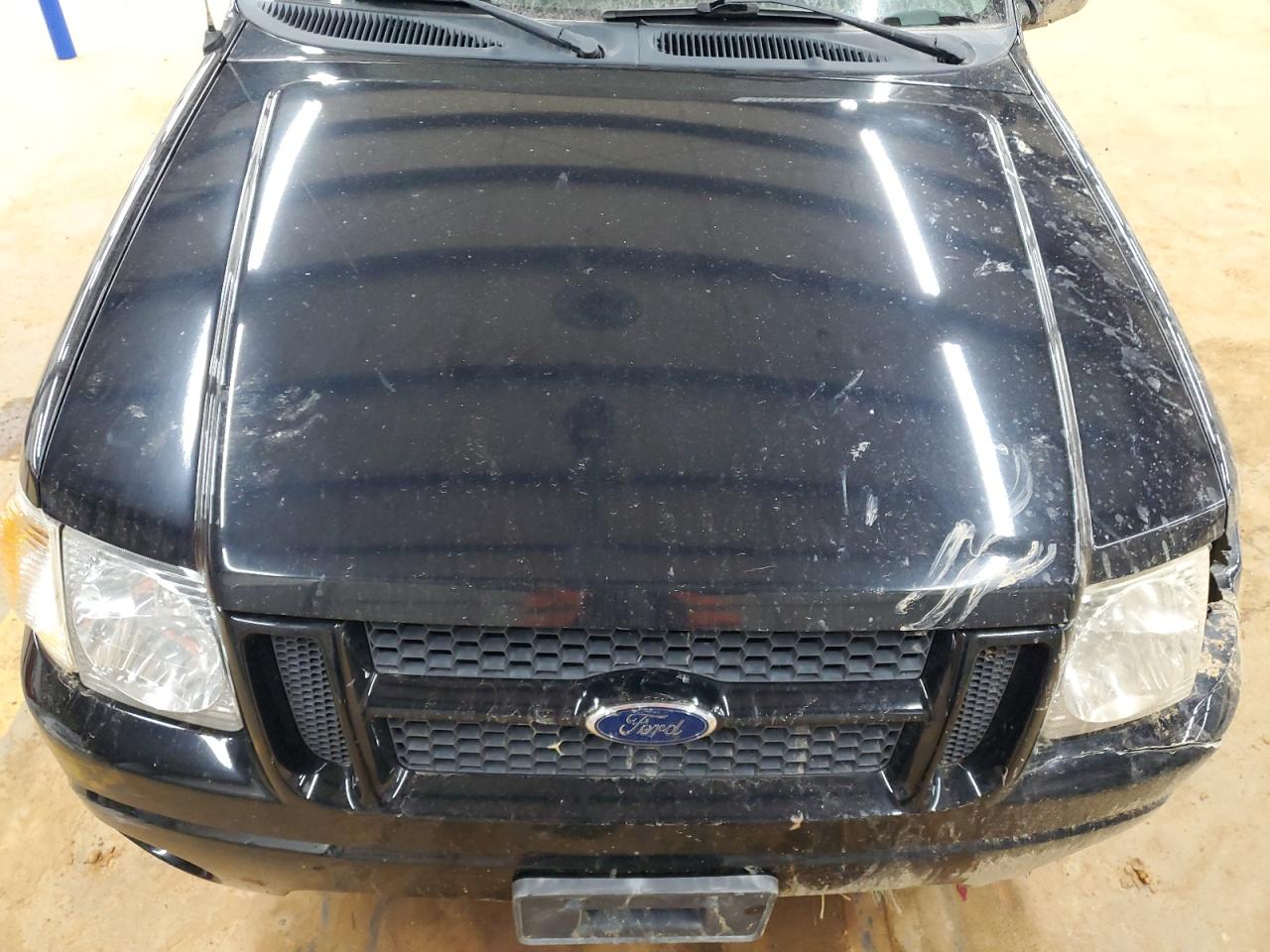 2005 Ford Explorer - Image 13