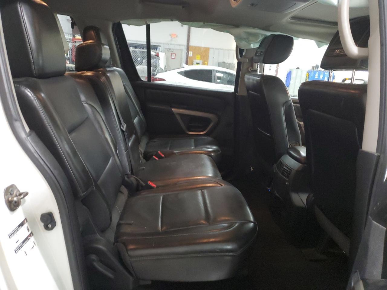 2015 Nissan Armada - Image 11