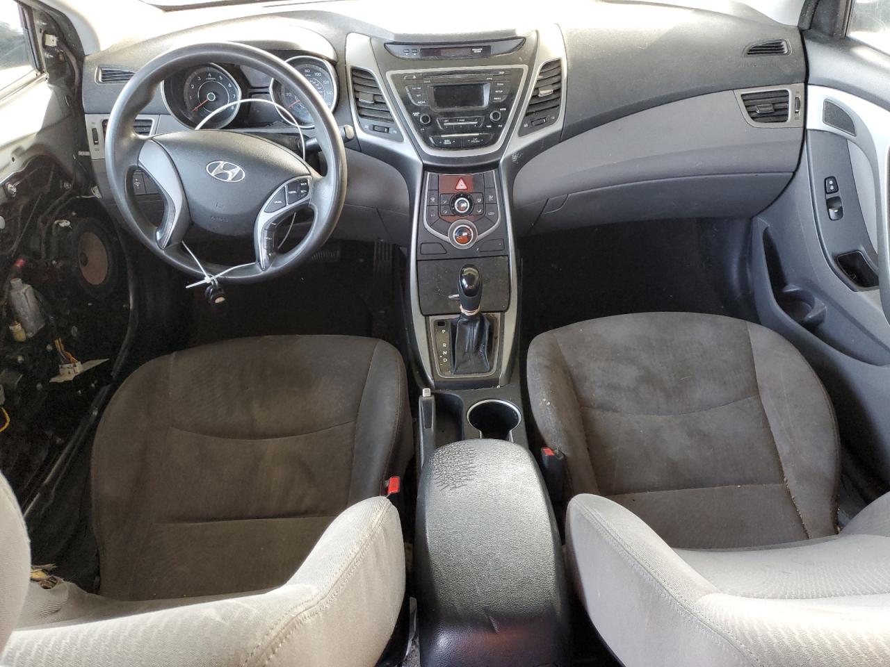2016 Hyundai Elantra - Image 8