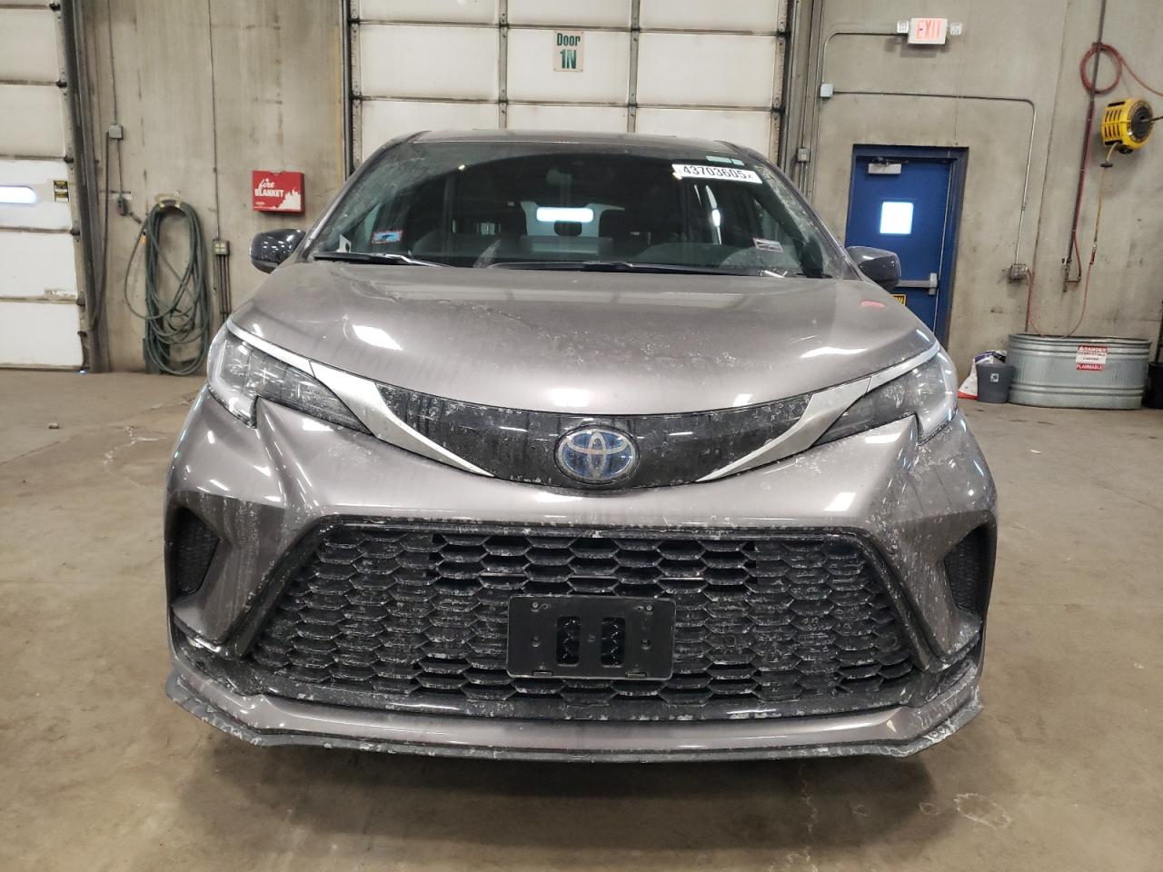 2022 Toyota Sienna - Image 5