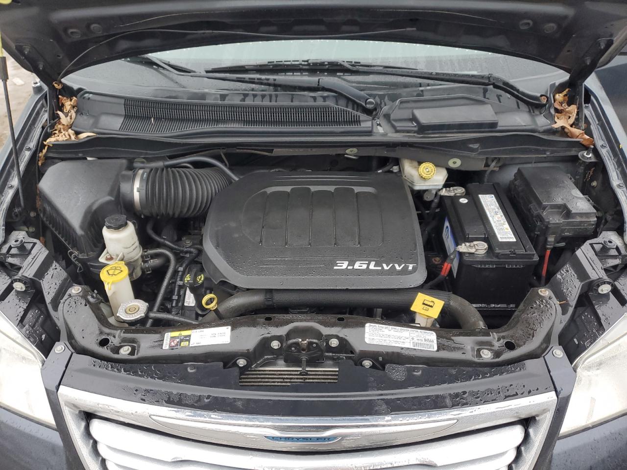 2013 Chrysler Town & Country - Image 12