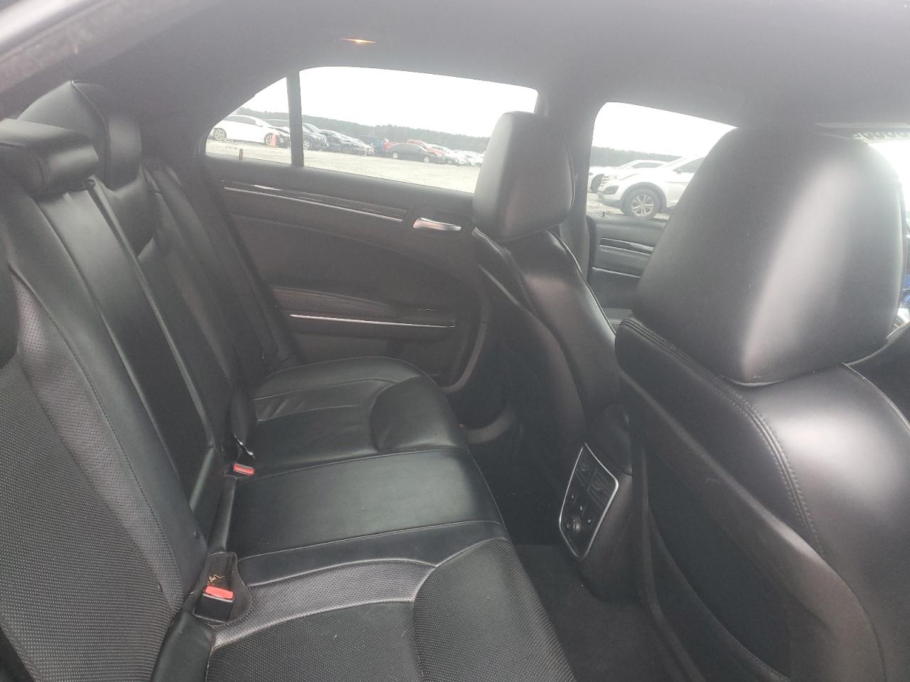 2014 Chrysler 300 - Image 10