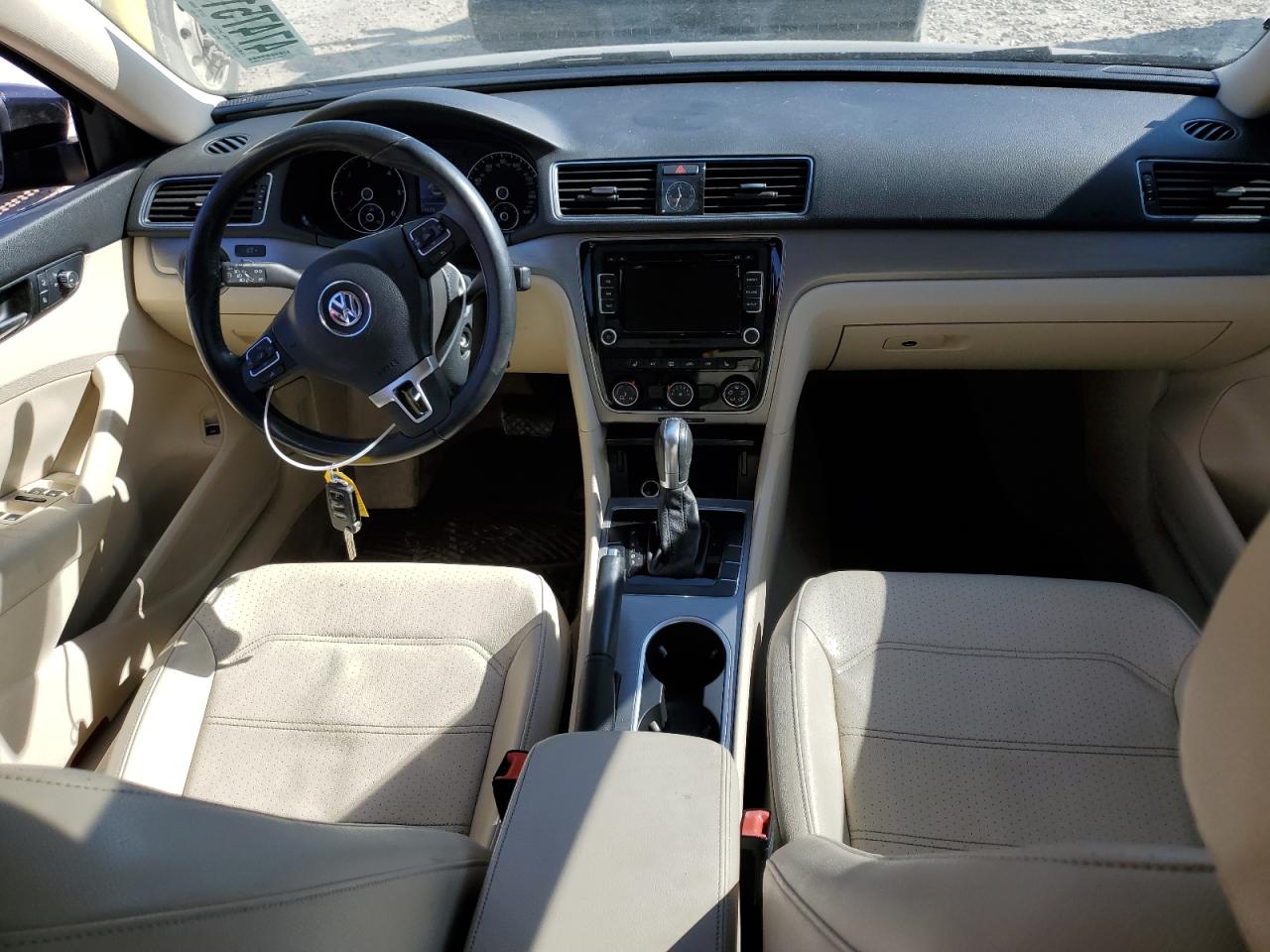 2014 Volkswagen Passat - Image 8