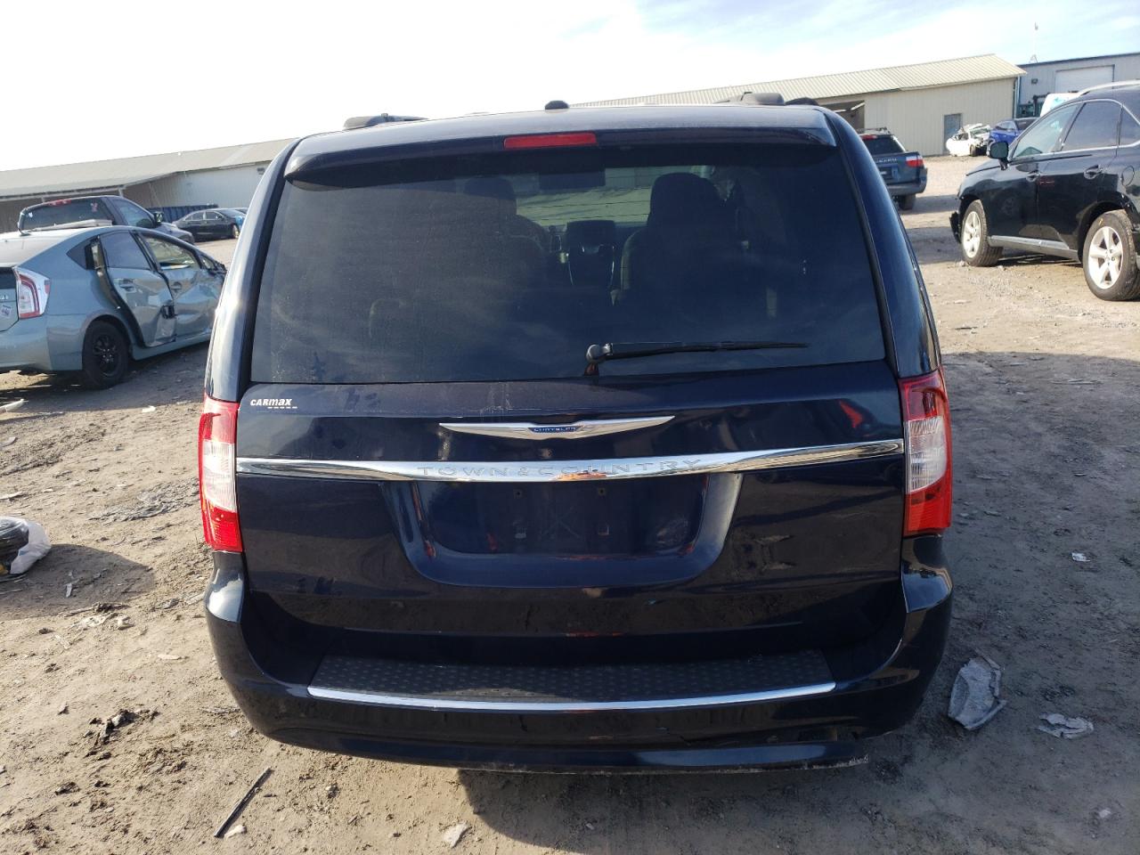 2016 Chrysler Town & Country - Image 6