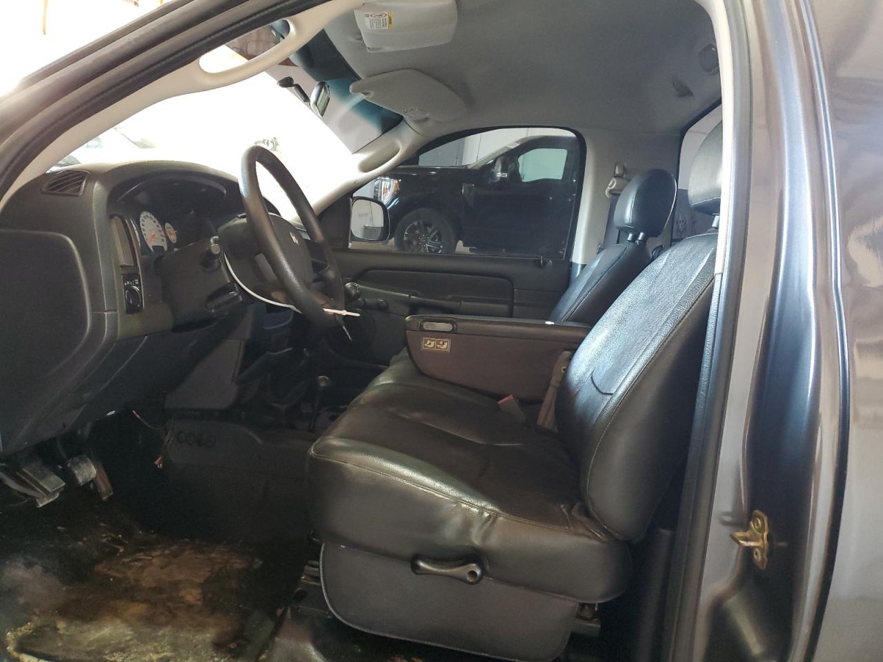2004 Dodge RAM - Image 7