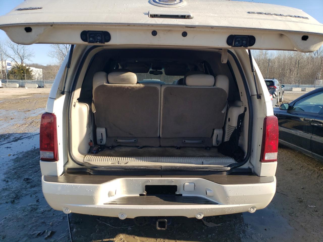 2002 Cadillac Escalade - Image 6