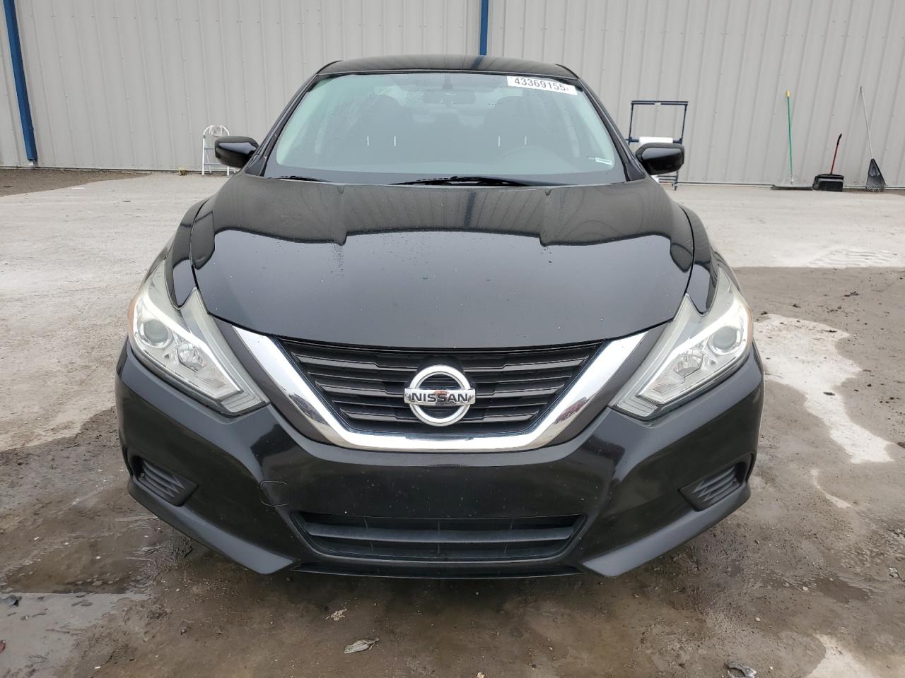 2017 Nissan Altima - Image 5