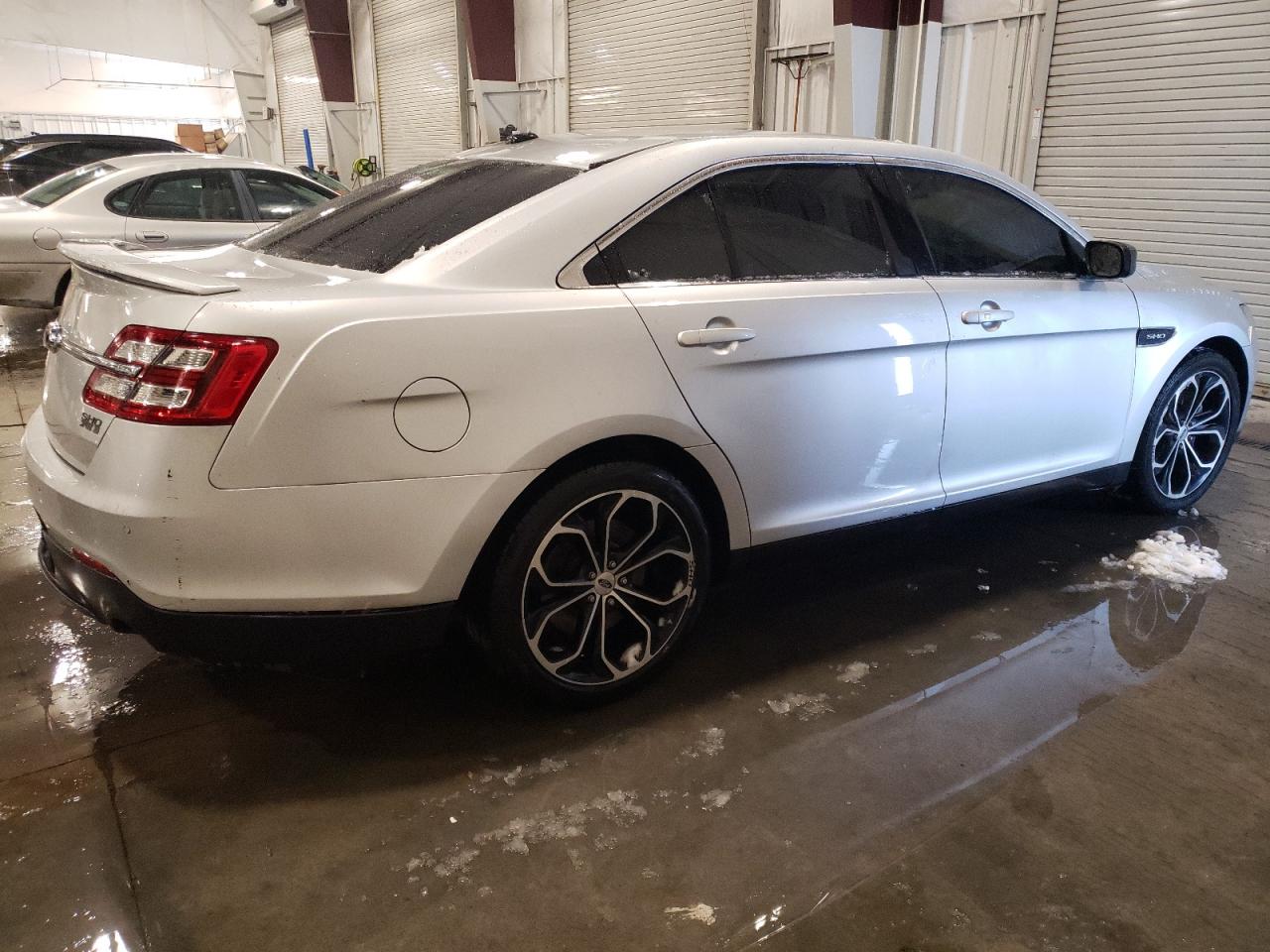 2015 Ford Taurus - Image 3